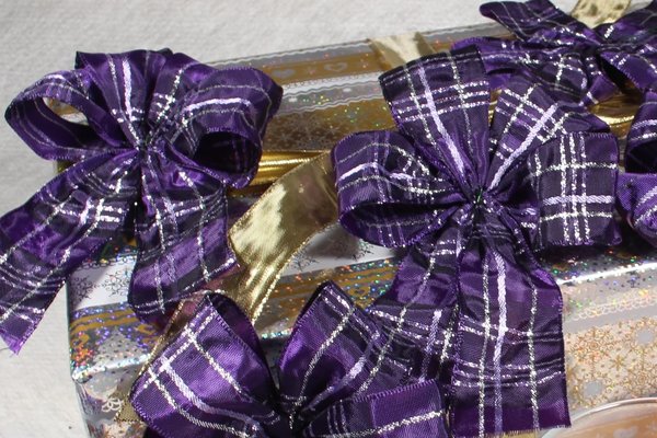 Weihnachtsschleife lila-viola-silber 40 mm mit Drahtkante 20 Stck.